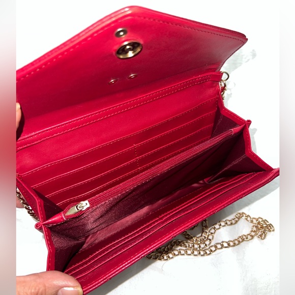 👑✅PRICE FIRM✅ Red Fashion Designer WOC Crossbody Bag. - Picture 6 of 17